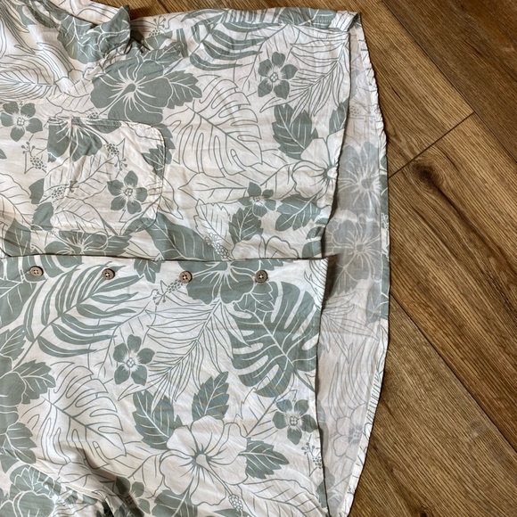 Ocean Drive tropical floral rayon button down collard top - Picture 6 of 10